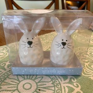 🚫Sold🚫 Strawberry Street Salt & Pepper Shakers